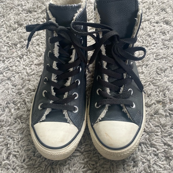 Converse Hi tops — SUPER RARE -- worn once or twice — leather and fleece lined - Picture 7 of 7